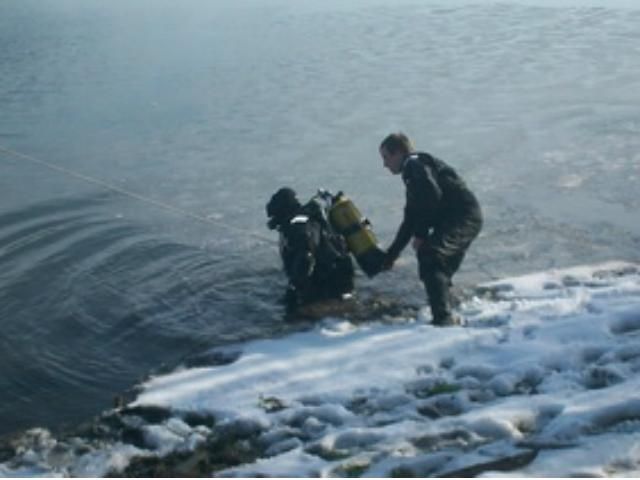 На Донетчине 2 детей провалились под лед: один из них погиб На Донетчине 2 детей провалились под лед: один из них погиб
