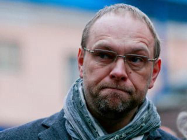 В аеропорту "Бориспіль" Власенка не випустили на сесію ПАРЄ В аеропорту "Бориспіль" Власенка не випустили на сесію ПАРЄ