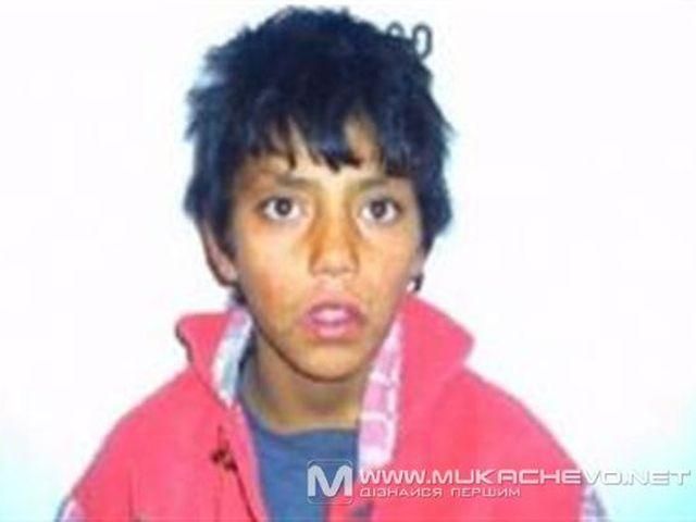 У центрі Ужгорода знайшли труп хлопчика з мішком на голові (Фото, відео) У центрі Ужгорода знайшли труп хлопчика з мішком на голові (Фото, відео)