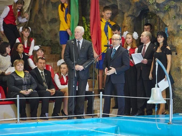 Для Кернеса танцевали дельфины и тюлень (Фото) Для Кернеса танцевали дельфины и тюлень (Фото)