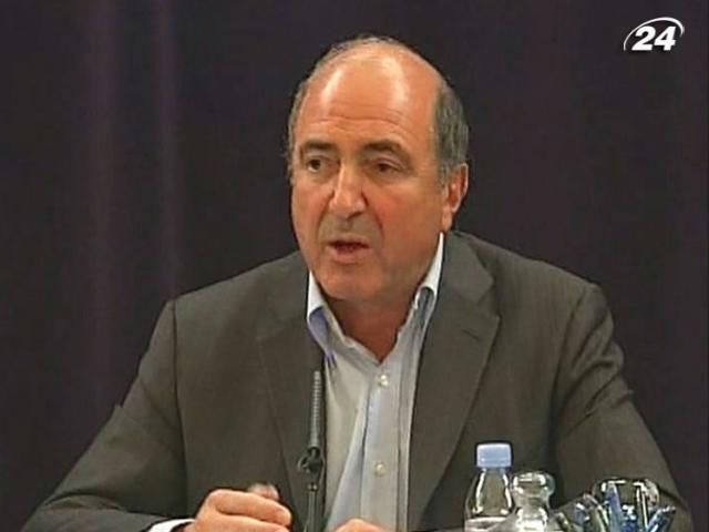 Колишня жінка Березовського вимагає від нього 5 млн фунтів Колишня жінка Березовського вимагає від нього 5 млн фунтів