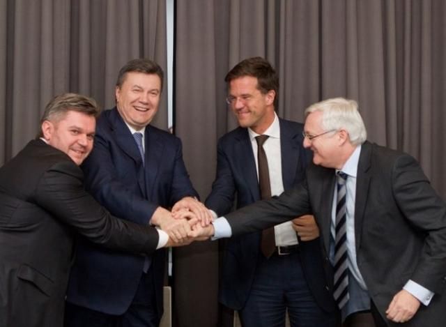 Янукович проконтролировал  подписание соглашения с Shell (Фото)