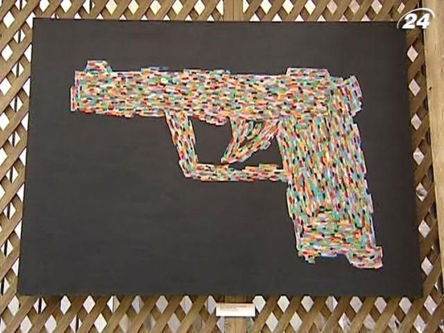 В Киеве открыли выставку картин о детстве оружия