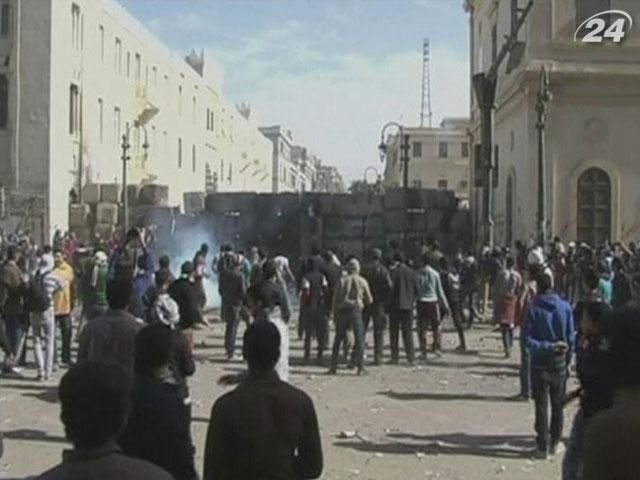Понад 100 єгиптян постраждало під час сутичок із поліцією в день річниці революції