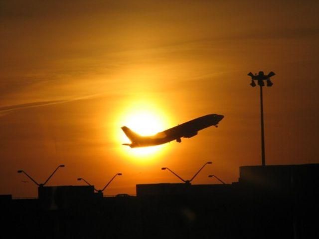 До Києва відправили 160 громадян України, які не могли вилетіти з ОАЕ До Києва відправили 160 громадян України, які не могли вилетіти з ОАЕ