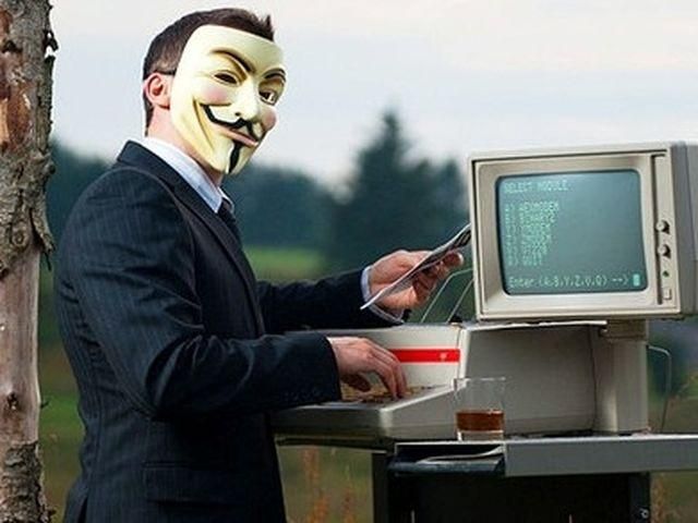 Хакеры из Anonymous взломали сайт Минюста США