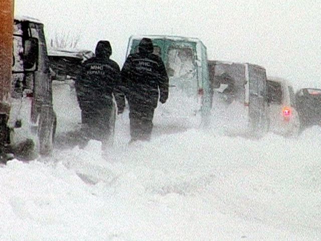 На Одещині зі снігових заметів вийняли понад 300 автомобілів