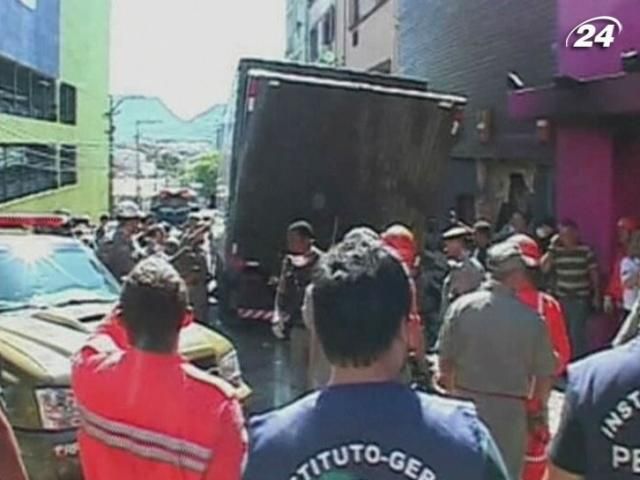 Пожежа в бразильському клубі сталася через порушення правил безпеки Пожежа в бразильському клубі сталася через порушення правил безпеки