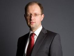 Тягнибок во втором туре президентских выборов выиграет у Януковича, - Яценюк