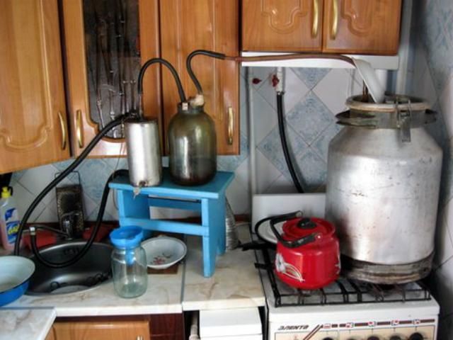 На Закарпатті чоловік отруївся випарами від самогонного апарата На Закарпатті чоловік отруївся випарами від самогонного апарата