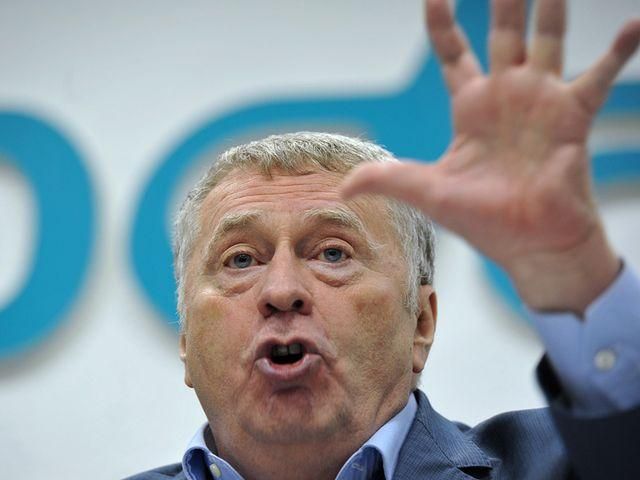 В Киеве в Жириновского попали капустой (Видео) В Киеве в Жириновского попали капустой (Видео)