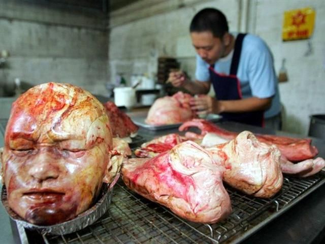 У Таїланді пекар пече булочки у вигляді людських частин тіла (Фото) У Таїланді пекар пече булочки у вигляді людських частин тіла (Фото)