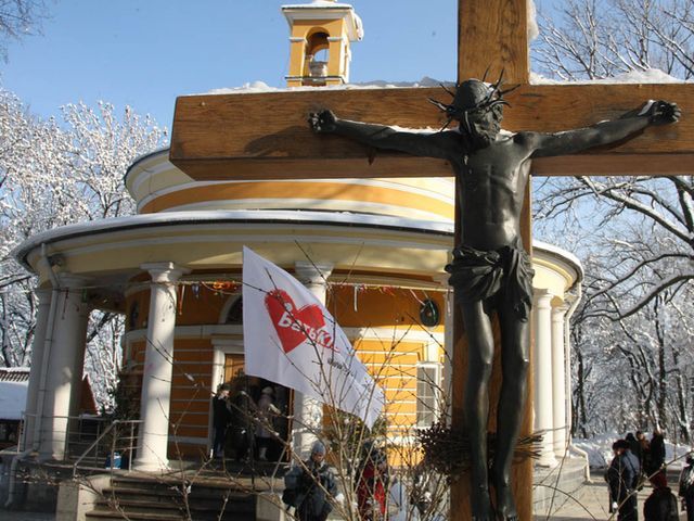 Загиблих у бою під Крутами вшанували 200 прихильників та членів "Батьківщини" Загиблих у бою під Крутами вшанували 200 прихильників та членів "Батьківщини"