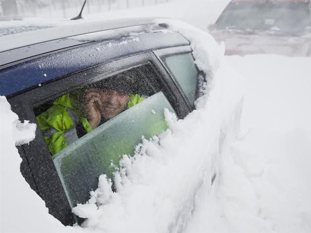 За останні дні в Одесі зі снігового полону врятували понад 700 людей За останні дні в Одесі зі снігового полону врятували понад 700 людей