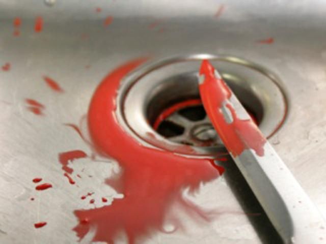 На Одесщине пьяня старшая сестра подрезала младшую На Одесщине пьяня старшая сестра подрезала младшую