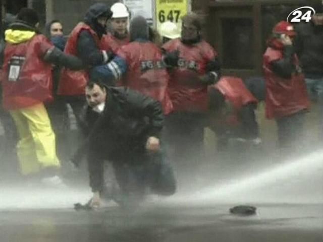 В Бельгии почти 2 тысячи работников во время протеста бросались камнями В Бельгии почти 2 тысячи работников во время протеста бросались камнями