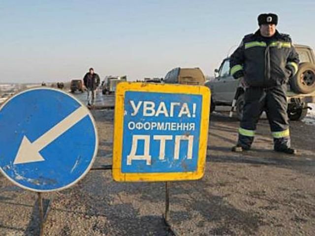 На Чернігівщині маршрутка влетіла у легковик На Чернігівщині маршрутка влетіла у легковик