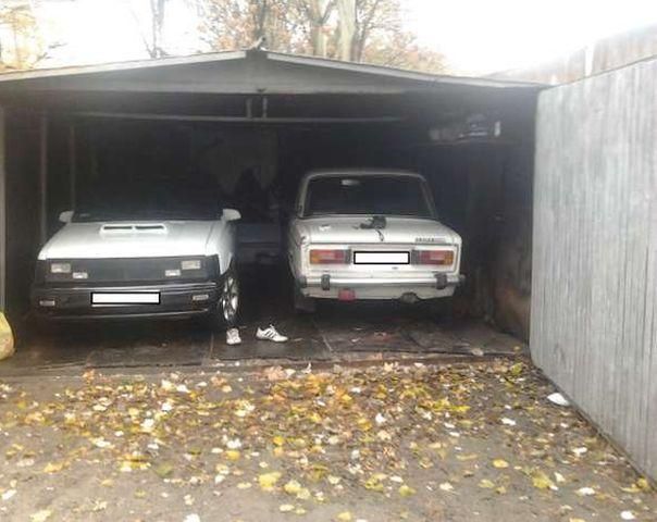 Двох мешканців Івано-Франківщини знайшли мертвими у гаражі