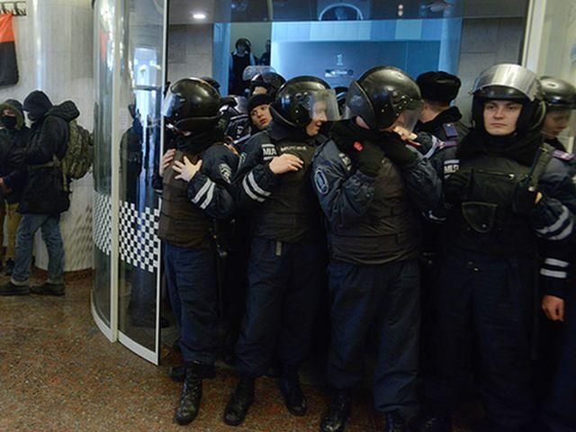 Свободівці штурмували Громадську раду КМДА (Відео. Фото)