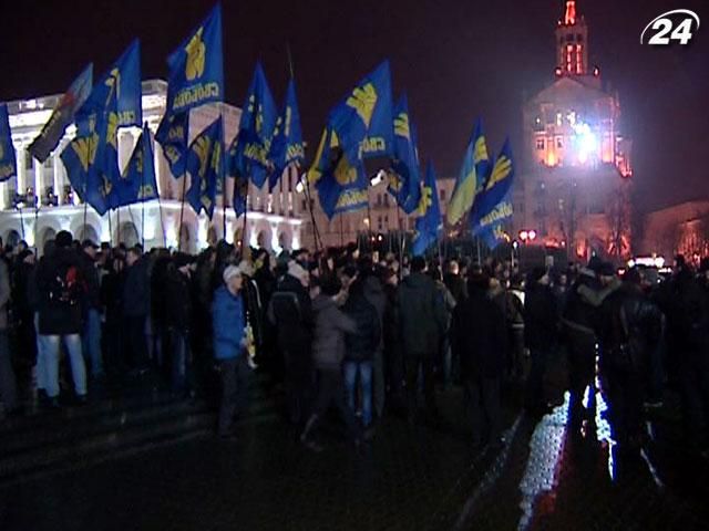 У Києві прихильники "Свободи" вшанували Героїв Крут У Києві прихильники "Свободи" вшанували Героїв Крут