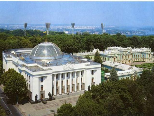 У гуртожитку ВР прорвало трубу з кип'ятком У гуртожитку ВР прорвало трубу з кип'ятком