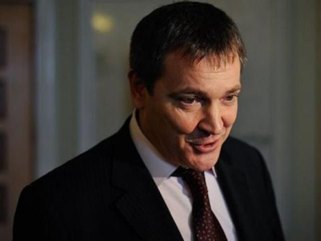 Колесниченко: Жена Луценко спекулирует на болезнях мужа Колесниченко: Жена Луценко спекулирует на болезнях мужа