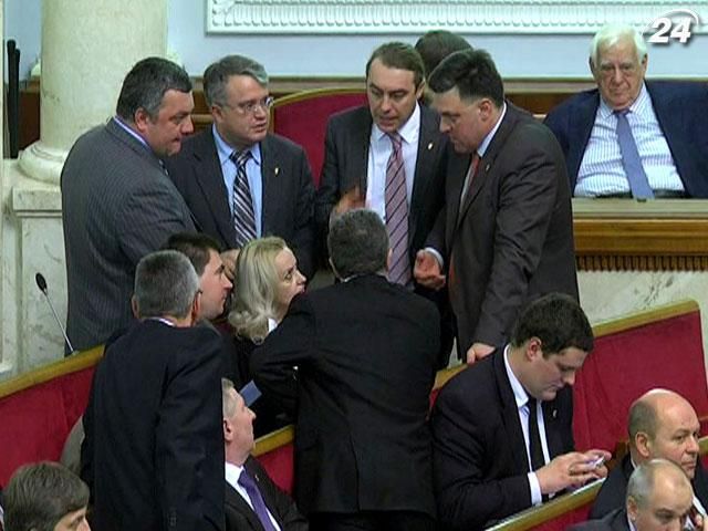 Опозиція збирається поговорити про недовіру спікеру Опозиція збирається поговорити про недовіру спікеру