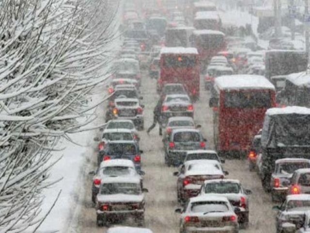 Київ поглинули багатокілометрові затори Київ поглинули багатокілометрові затори