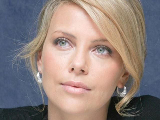 Шарліз Терон погодилась на участь у фільмі Сета МакФарлейна Шарліз Терон погодилась на участь у фільмі Сета МакФарлейна