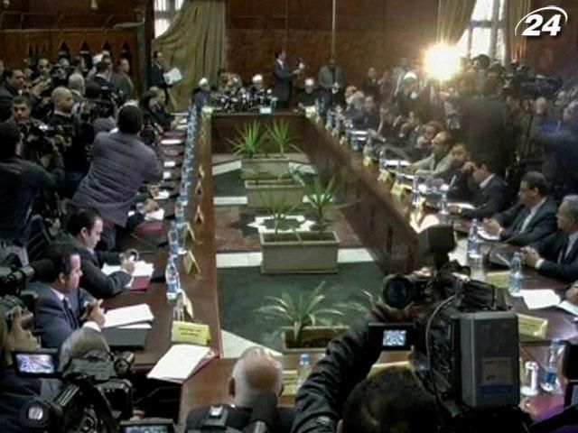 Опозиція і правляча партія Єгипту підписали мирний договір Опозиція і правляча партія Єгипту підписали мирний договір