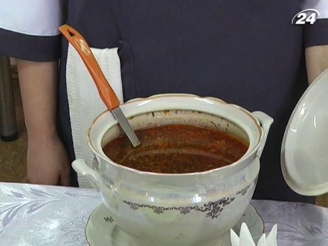 Луганские студенты и ученые сварили "аутентичный" борщ Луганские студенты и ученые сварили "аутентичный" борщ