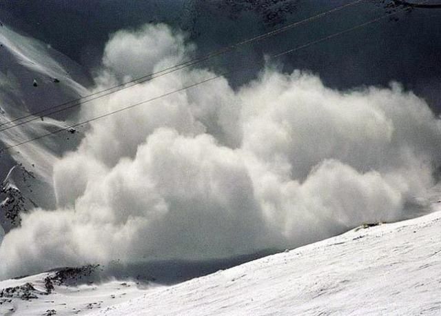 Рятувальники попередили про сходження лавин в Карпатах 
