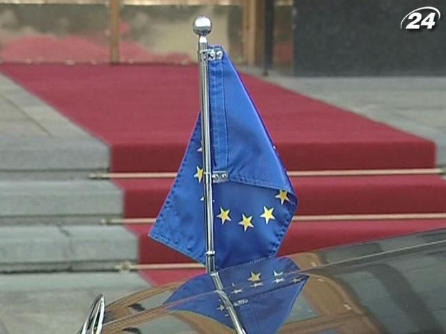 Украина хочет симметричных отношений с РФ и ЕС, - политолог Украина хочет симметричных отношений с РФ и ЕС, - политолог