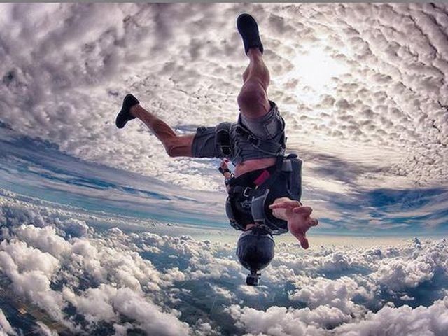 Экстремальные фотографии в воздухе, на земле и под водой (Фото) Экстремальные фотографии в воздухе, на земле и под водой (Фото)