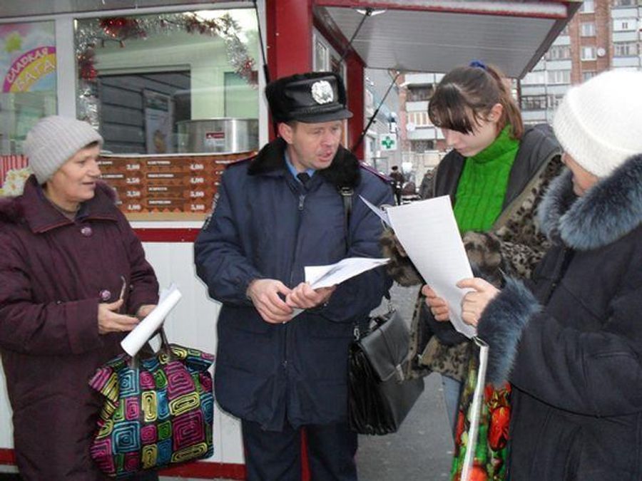 У дільничних інспекторів міліції з‘являться свої візитки (Фото) У дільничних інспекторів міліції з‘являться свої візитки (Фото)