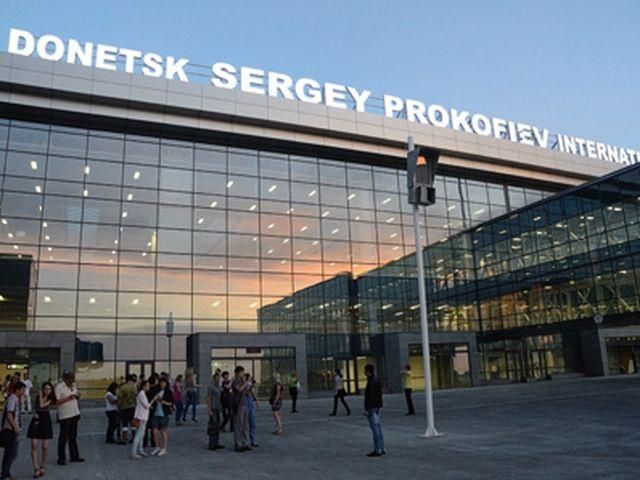 Донецкий аэропорт "заминировали" Донецкий аэропорт "заминировали"