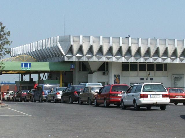 Украинская сторона блокирует доступ к границе на переходе "Тиса", - венгерская полиция Украинская сторона блокирует доступ к границе на переходе "Тиса", - венгерская полиция