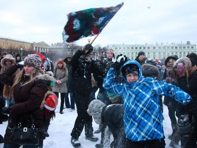 В Санкт-Петербурге состоялась первая массовая согласованная "Снежная битва" (Фото)