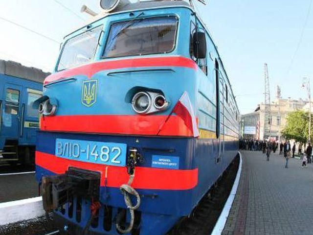 Поїзд Сімферополь-Київ на смерть збив людину