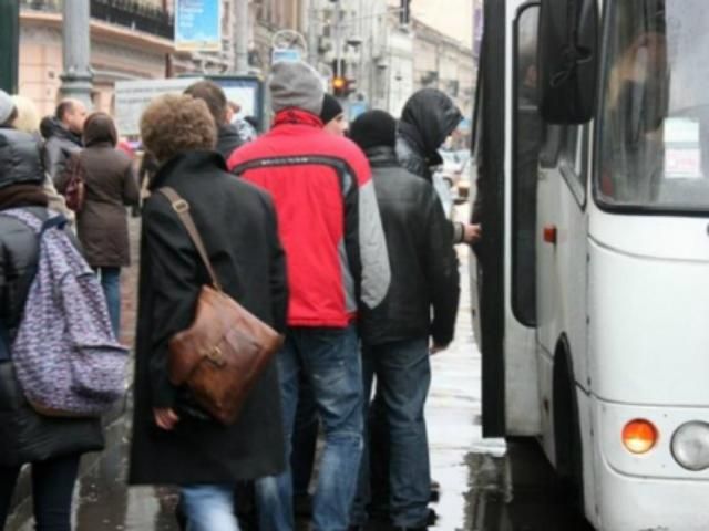 У Львові знову загорілась маршрутка У Львові знову загорілась маршрутка