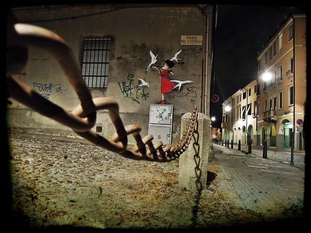 Італійський стріт-арт із силуетів та мультфільмів (Фото) Італійський стріт-арт із силуетів та мультфільмів (Фото)
