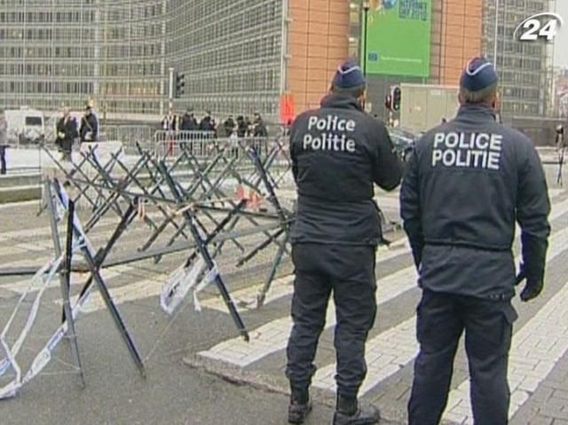 Служащие европейских институтов проводят акции протеста