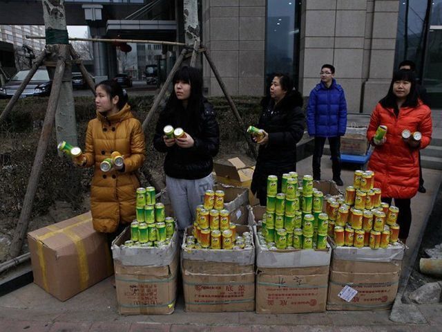 У Пекіні почали продавати повітря у пляшках (Фото)