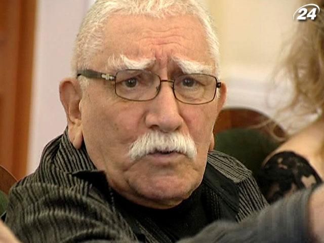 Армен Джигарханян вернулся на сцену после 10-летнего отдыха Армен Джигарханян вернулся на сцену после 10-летнего отдыха