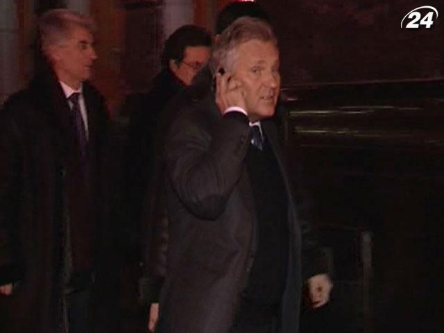 Европарламент призывает Кокса и Квасьневского быть более публичными Европарламент призывает Кокса и Квасьневского быть более публичными