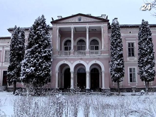 Жителі Буська воюють з міліцією за графський палац Жителі Буська воюють з міліцією за графський палац