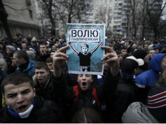 Под Апелляционным судом собрались более 150 активистов в поддержку Павличенко