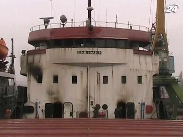 В Херсоне горело судно: 1 человек погиб В Херсоне горело судно: 1 человек погиб