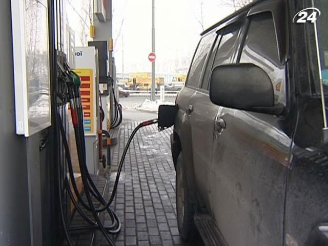 Держбюджет недоотримав 4 млрд грн через “тіньовий бензин” Держбюджет недоотримав 4 млрд грн через “тіньовий бензин”