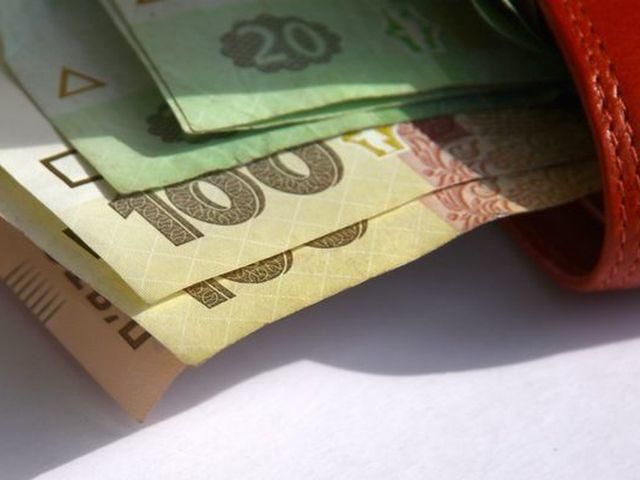 Гроші за депутатські повноваження нардепи витратили на власні авто і листівки (Відео)